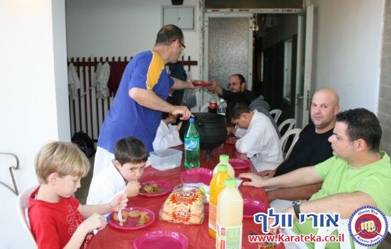 אימון ילדים ומבוגרים בדוג'ו חצור 8-1-2010. בסוף האימון עשינו ארוחת צהריים וראינו את הסרט קראטה קיד 2
