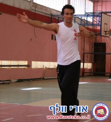 5 מאמנים 5 סגנונות. אימון ראש השנה 2010 במענית, בהשתתפות עמית הימלשטיין המארח (קונג פו קוף), צחי שוחט (קונג פו עגור לבן), ספיר טל (קונג פו גמל שלמה דרומי), ג'ון אסקדו (ארניס), אורי וולף (קראטה ג'וטסו)