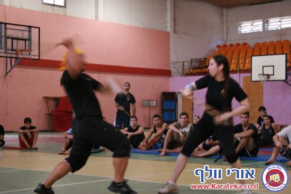 5 מאמנים 5 סגנונות. אימון ראש השנה 2010 במענית, בהשתתפות עמית הימלשטיין המארח (קונג פו קוף), צחי שוחט (קונג פו עגור לבן), ספיר טל (קונג פו גמל שלמה דרומי), ג'ון אסקדו (ארניס), אורי וולף (קראטה ג'וטסו)