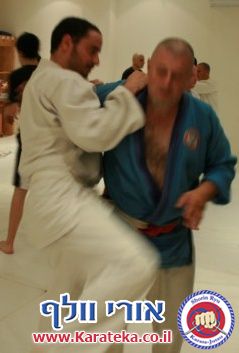 אימון פתיחת דוג'ו פלורנטין, תל אביב. הבית החדש שלנו לאימוני אומנויות לחימה והגנה עצמית. באימון נכחו משתתפים מבתי ספר שונים של אומנויות לחימה, יחד עם תלמידי בית הספר שלנו. 24-10-2010
