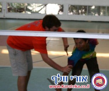 שיעור לנערי תגלית בהתנהלות מול סכין 24-7-2011