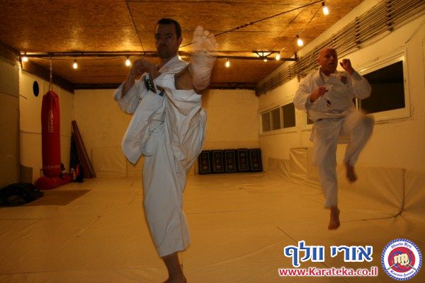 16/2/2012 עיבל נבחן לחגורה חומה וטל נבחן לחגורה צהובה. הבחינה ערכה כשלוש שעות. עיבל וטל הפגינו רוח אדירה ועברו את הבחינה בהצלחה. 