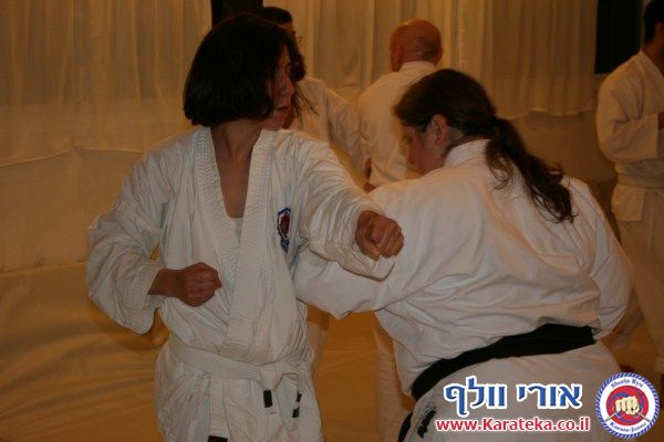 29/2/2012 אימון פתיחת דוג'ו ה''מוסך''. למרות גשם ומזג אויר סוער קיימנו את אימון פתיחת הדוג'ו. זהו הדוג'ו הראשי של בית הספר לקראטה ואומנויות לחימה שורין ריו קראטה ג'וטסו ישראל בראשתו של אורי וולף סנסאי