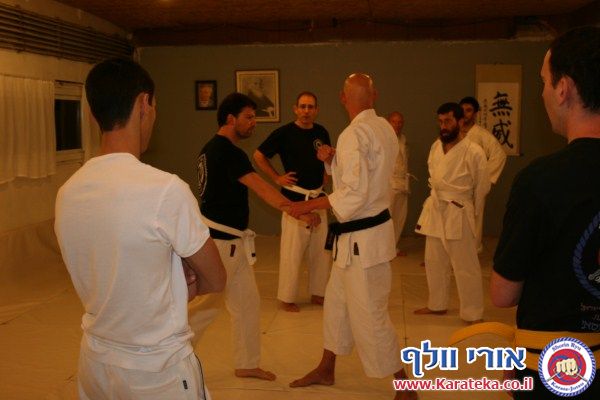 29/2/2012 אימון פתיחת דוג'ו ה''מוסך''. למרות גשם ומזג אויר סוער קיימנו את אימון פתיחת הדוג'ו. זהו הדוג'ו הראשי של בית הספר לקראטה ואומנויות לחימה שורין ריו קראטה ג'וטסו ישראל בראשתו של אורי וולף סנסאי