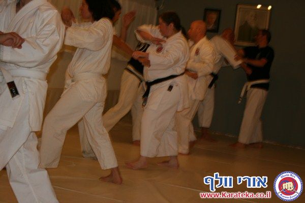 29/2/2012 אימון פתיחת דוג'ו ה''מוסך''. למרות גשם ומזג אויר סוער קיימנו את אימון פתיחת הדוג'ו. זהו הדוג'ו הראשי של בית הספר לקראטה ואומנויות לחימה שורין ריו קראטה ג'וטסו ישראל בראשתו של אורי וולף סנסאי
